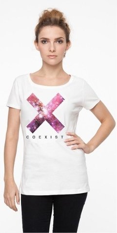 Playera Tacha X Universo Coexistir Blanca Para Dama Y Caball - comprar en línea