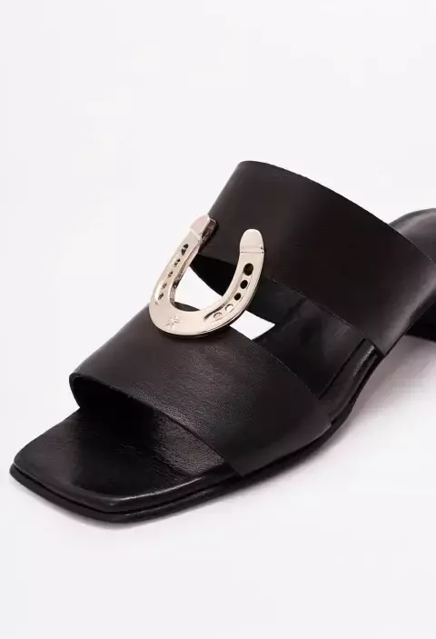 Sandalia a caballo regalado