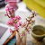 Rama de flores de cerezo de LEGO en tonos rosa y blanco.
