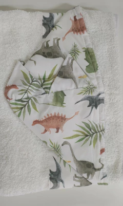 Toallón de cuerpo con capucha y cresta de dinosaurio estampada. - - Luna Deco