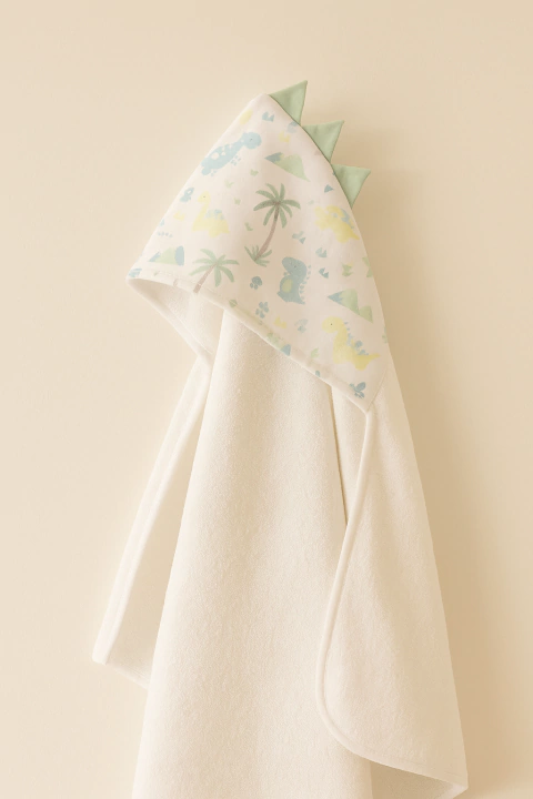 Toallón de cuerpo con capucha y cresta de dinosaurio estampada. -