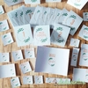 Combo 15 años: 100 pulseras + 12 números de mesa + stickers kits de baño