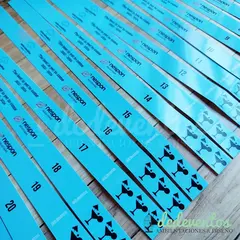 Pulseras de papel personalizadas numeradas y troqueladas para eventos corporativos