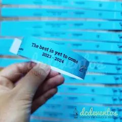 Pulseras de papel personalizadas numeradas y troqueladas para eventos corporativos en internet