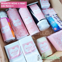 Imagen de COMBO 15 AÑOS: PULSERAS + RASPADITAS + CHOCOS CON DIJES + KITS DE BAÑO + TARJETITAS SOUVENIRS
