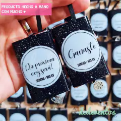 Imagen de 50 chocolates con cinta y dijes 15 años (DISEÑO A ELECCIÓN)