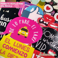 40 Carteles + 20 accesorios con frases para Photobooth en internet