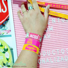Imagen de 50 Pulseras autoadhesivas personalizadas 15 años (Pedilas con tu diseño favorito)