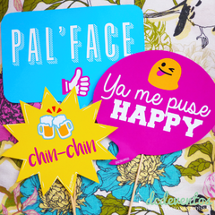 Kit para Photobooth de colores con emoticones - 25 Accesorios para el rincón de fotos - comprar online