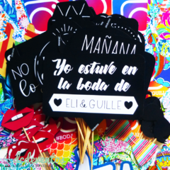 30 Carteles + 15 accesorios con frases para Photobooth