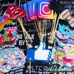 40 Carteles + 20 accesorios con frases para Photobooth