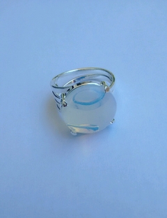 Anillo redondo con piedra de la luna