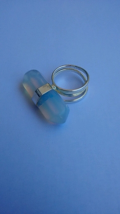 Anillo bipolar de piedra de la luna