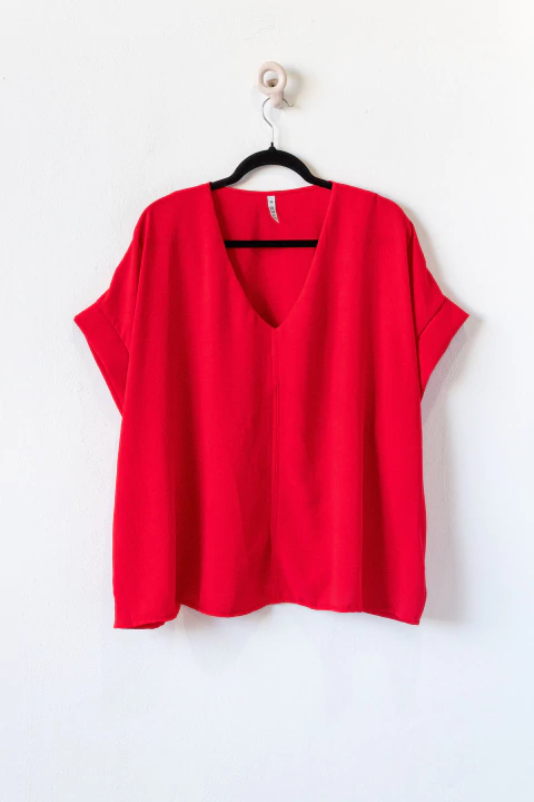 Blusa MELISA, Blusa de escote v con manga japonesa, más larga - comprar online