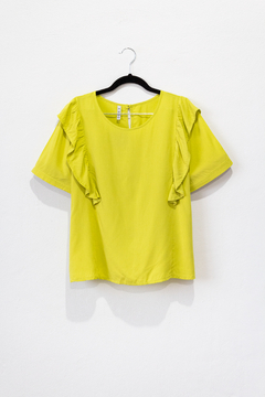 Blusa CASSANDRA, Blusa de cuello redondo con volados en delantero y espalda y mangas cortas