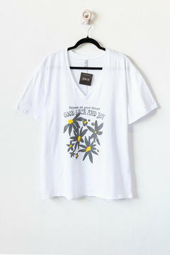 Remera ADELINE, Remera escote en V manga corta, ESTAMPA MARGARITAS - comprar online