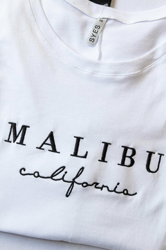 Remera CALIFORNIA, Remera bordado MALIBU CALIFORNIA