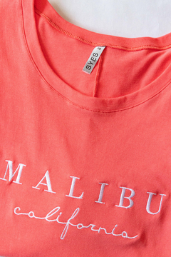 Remera CALIFORNIA, Remera bordado MALIBU CALIFORNIA - tienda online