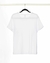 Remera AURORA de cuello redondo y manga caída con margaritas bordadas en bolsillo - comprar online