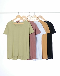 Remera ABI manga corta de cuello redondo y ruedo curvo