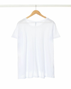 Imagen de Remera ABI manga corta de cuello redondo y ruedo curvo