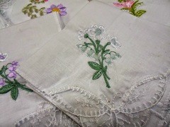 ALQUILER MANTELES , SERVILLETAS, CARPETAS, CAMINOS , MANTELERIA ANTIGUA - LA MELANGE 