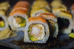 EBI SRIRACHA ROLL 9 piezas