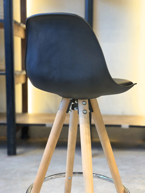 Imagen de K-3002 Banqueta Tulip negra base madera/bronce