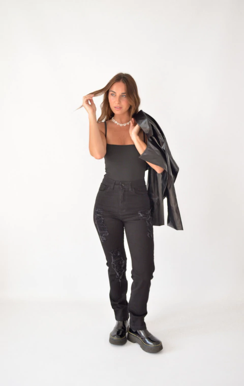 Mom Hallie Negro - comprar online