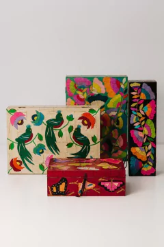 Caja de madera mediana