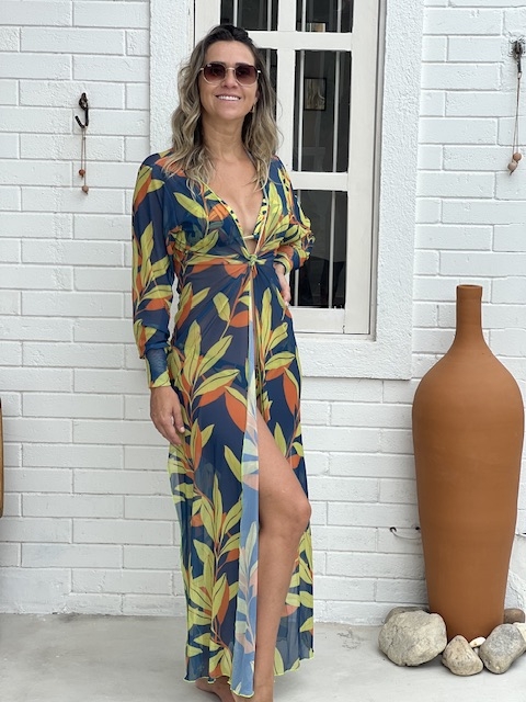 Saída de praia de tule, com punho, folhas verdes com fundo azul marinho REF 40044