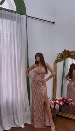 Vestido Praga rose gold con tajo en internet