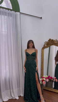 Vestido Asturias verde esmeralda - Coronadas De Gloria