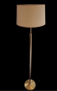 Lampara de pie bronceada con pantalla