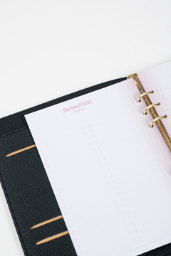 Imagen de Agenda FW 2025 TIMELESS con Broche 15x21 - Caja de Regalo