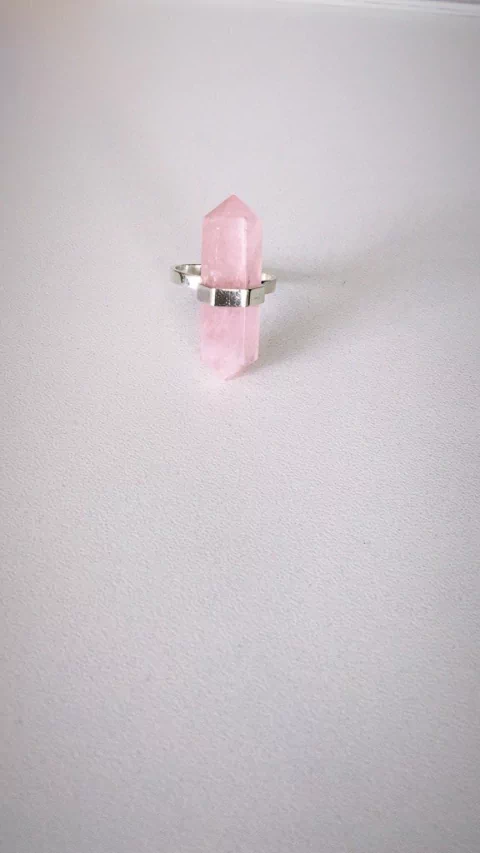 Anel ponta quartzo rosa