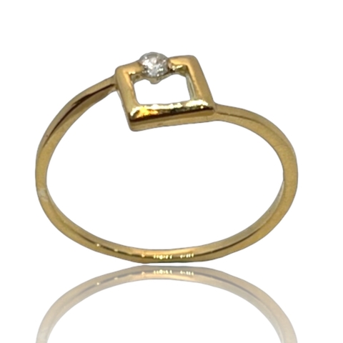 Anillo Solitario Realizado en Oro 18klts y Circoña Engarzada a Mano.