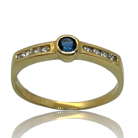 Anillo Solitario Realizado en Oro Amarillo 18klts Zafiro Central y Circoñas.