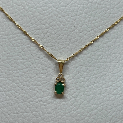 Conjunto de oro 18klts. Esmeralda Colombia y Brillantes.