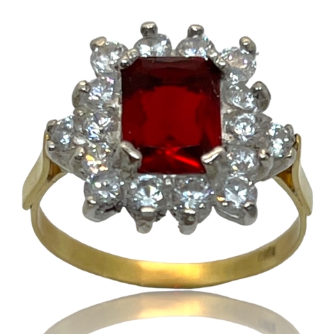 Anillo de Oro 18kls Amarillo y Cuerpo de Plata 925. Rubi Centrasl y Circoñas.