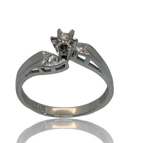 Anillo oro 18klts Solitario de Oro Blanco y Brillante Central.