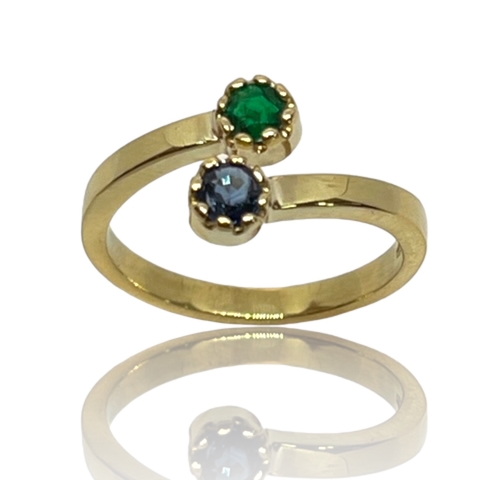 Anillo Pellizco Realizado en Oro Amarillo 18klts. Zafiros y esmeralda natural.