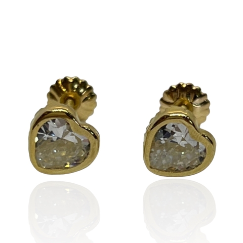 Aros de Oro Amarillo 18klts Circoñas Cubicas talla Corazon. 1.3Grs.