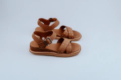 SANDALIA TIRAS CRUZADAS CON TACHITAS (AM-ROMAN57) - comprar online