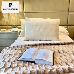FRAZADA SIMIL PIEL JAQUARD 2 1/2 SUPER SOFT PIERRE CARDIN (para colchon de 140x190cm) (A9014-3D)