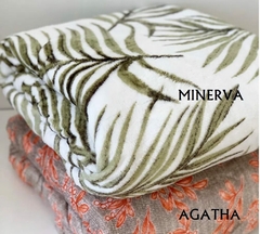 FRAZADA 2 1/2 FLANNEL ULTRA SOFT LINEA SIMIL PIEL DISEÑO MINERVA y AGATHA (A4022-3)