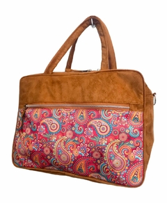 ART. 5064 BOLSO GRANDE EN ESTAMPADO "ARABESCOS" CON GAMUZA SINTETICA SUELA.