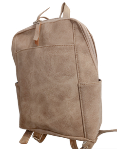 ART. 5062 MOCHILA MEDIANA EN "PU SINTETICO BEIGE EFECTO GASTADO" - comprar online