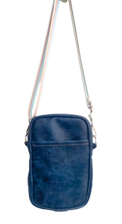 ART. 5069 BANDOLERA/PORTACELULAR EN "PU SINTETICO AZUL EFECTO GASTADO" - Carteras Urbana Bs. As. 