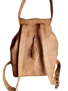 Art. 7003 | MOCHILA/ BANDOLERA EN PU SINTETICO VISON/SUELA GASTADO en internet